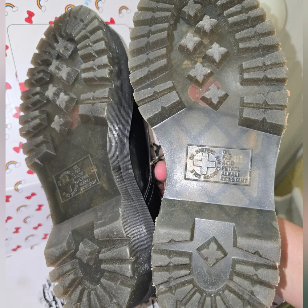Dr. Martens Hello Kitty 60 Years 1461 Quad HK Patent Lamper Hydro Leather 7 - Picture 12 of 16